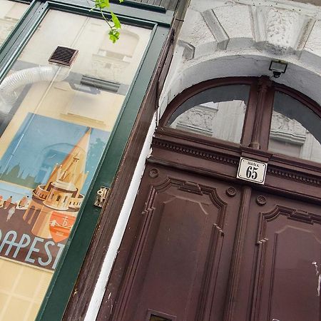 Authentic Akacfa Apartment Budapest Bagian luar foto