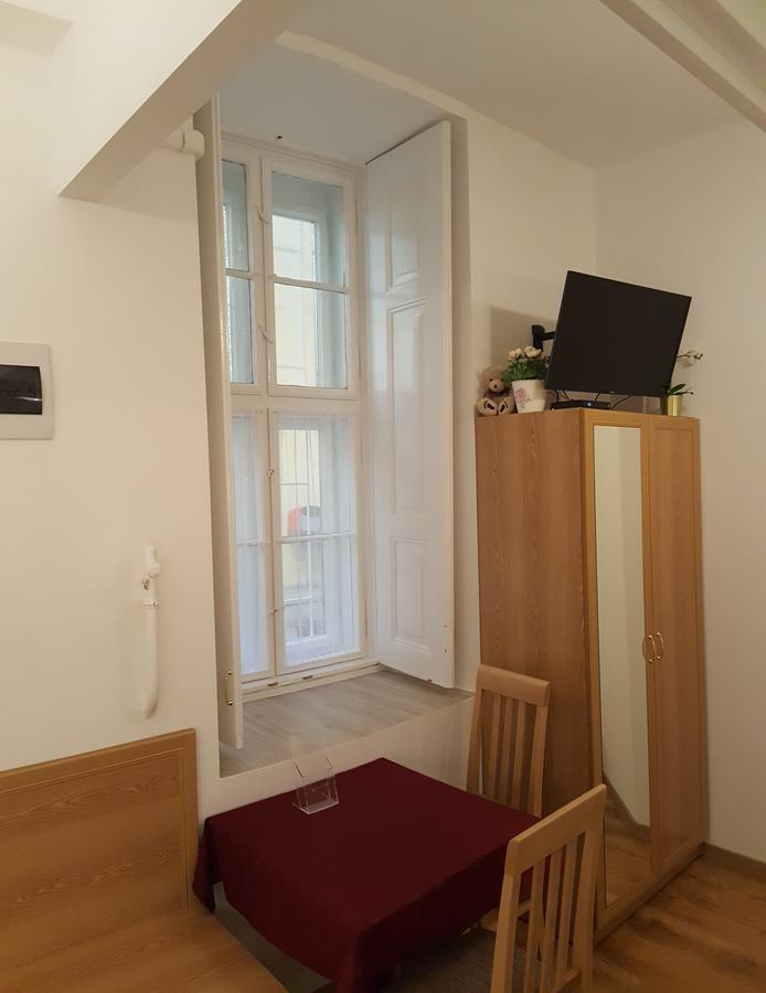 Authentic Akacfa Apartment Budapest Bagian luar foto