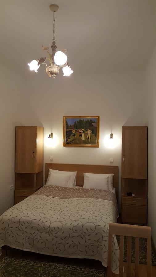 Authentic Akacfa Apartment Budapest Bagian luar foto