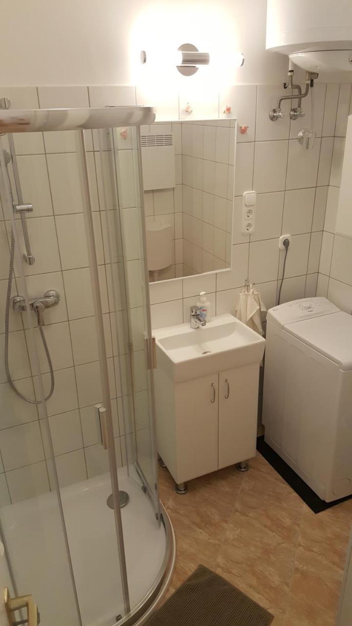 Authentic Akacfa Apartment Budapest Bagian luar foto