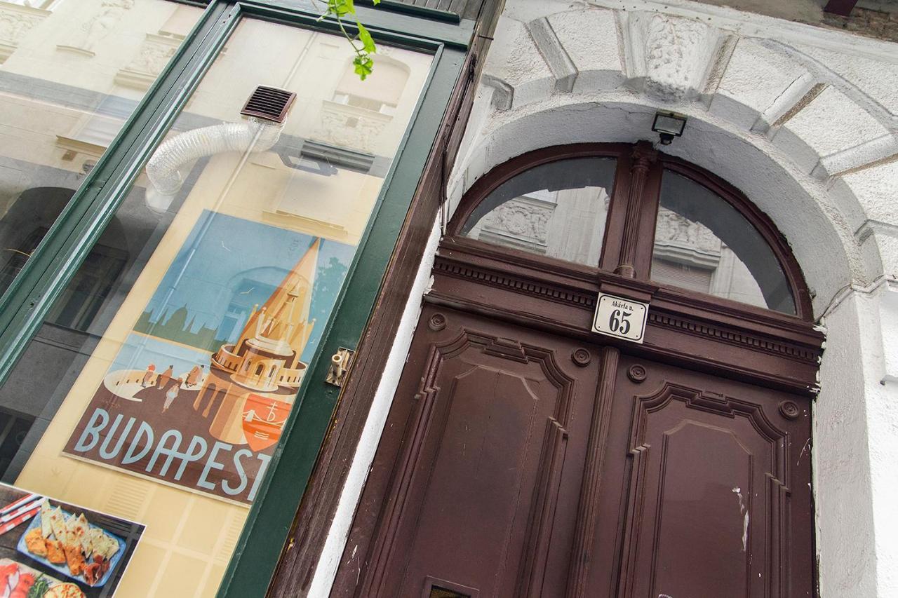 Authentic Akacfa Apartment Budapest Bagian luar foto