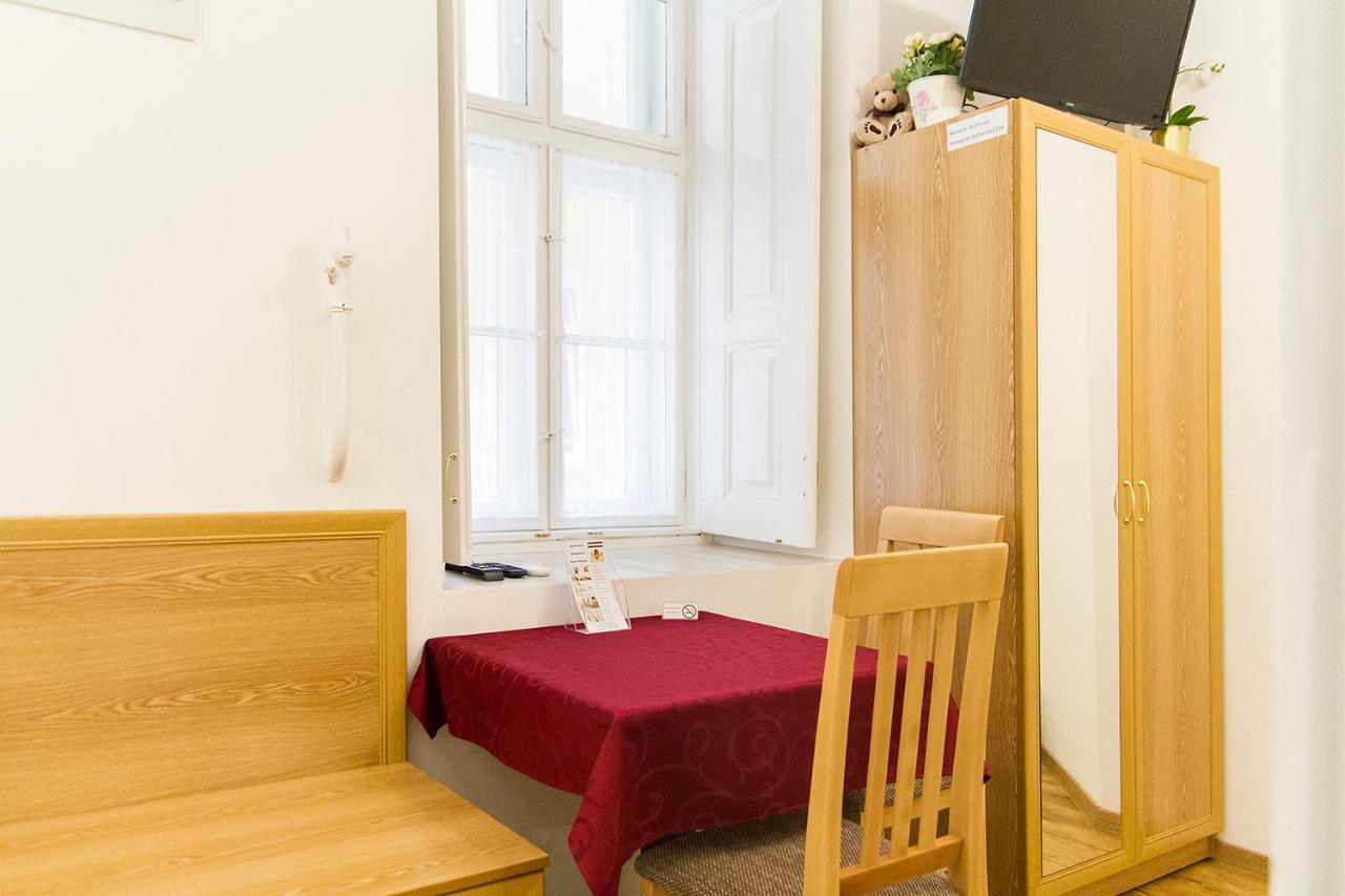 Authentic Akacfa Apartment Budapest Bagian luar foto