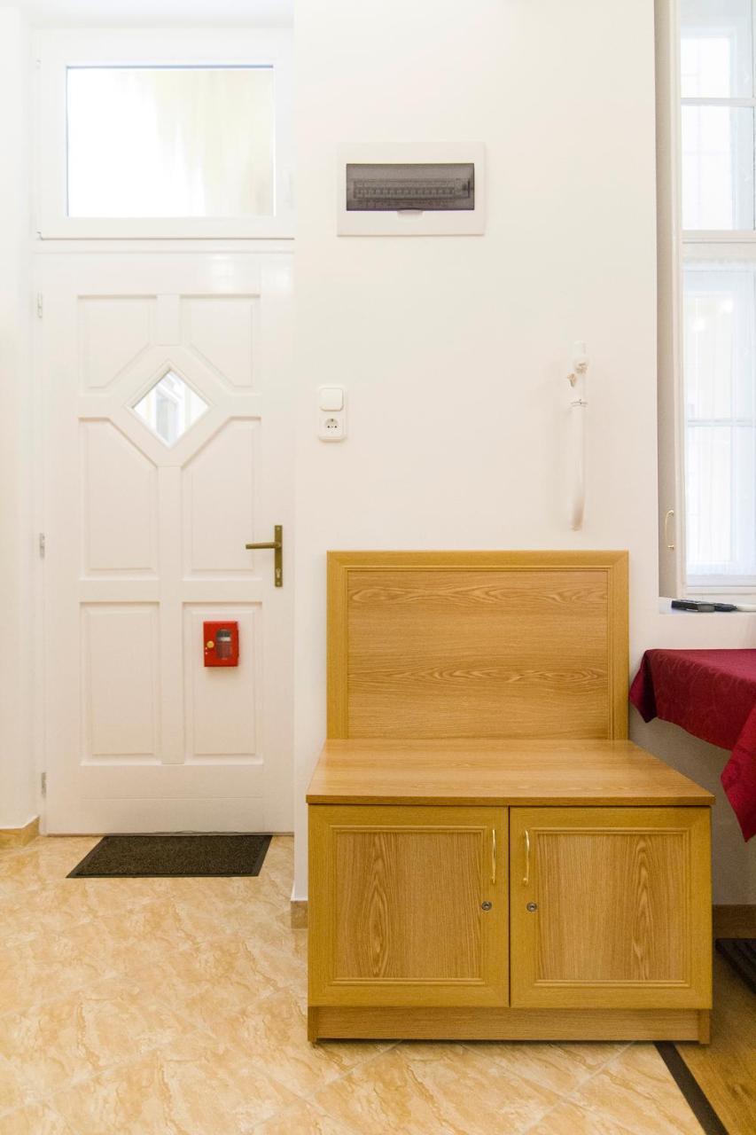 Authentic Akacfa Apartment Budapest Bagian luar foto