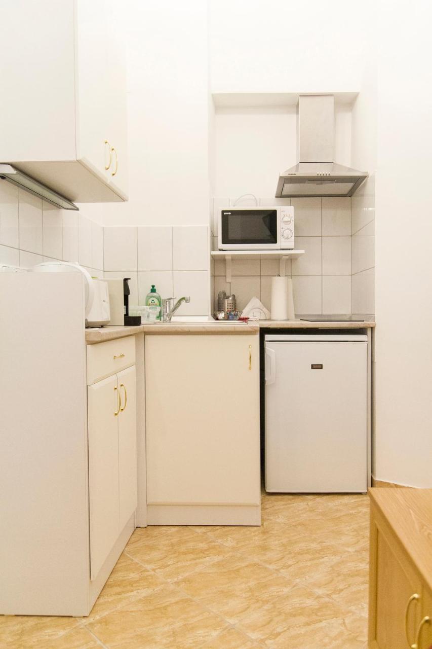 Authentic Akacfa Apartment Budapest Bagian luar foto