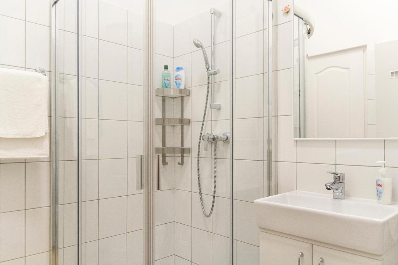 Authentic Akacfa Apartment Budapest Bagian luar foto