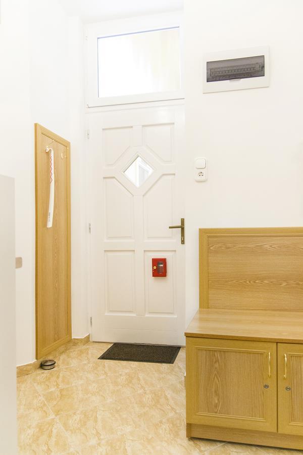Authentic Akacfa Apartment Budapest Bagian luar foto