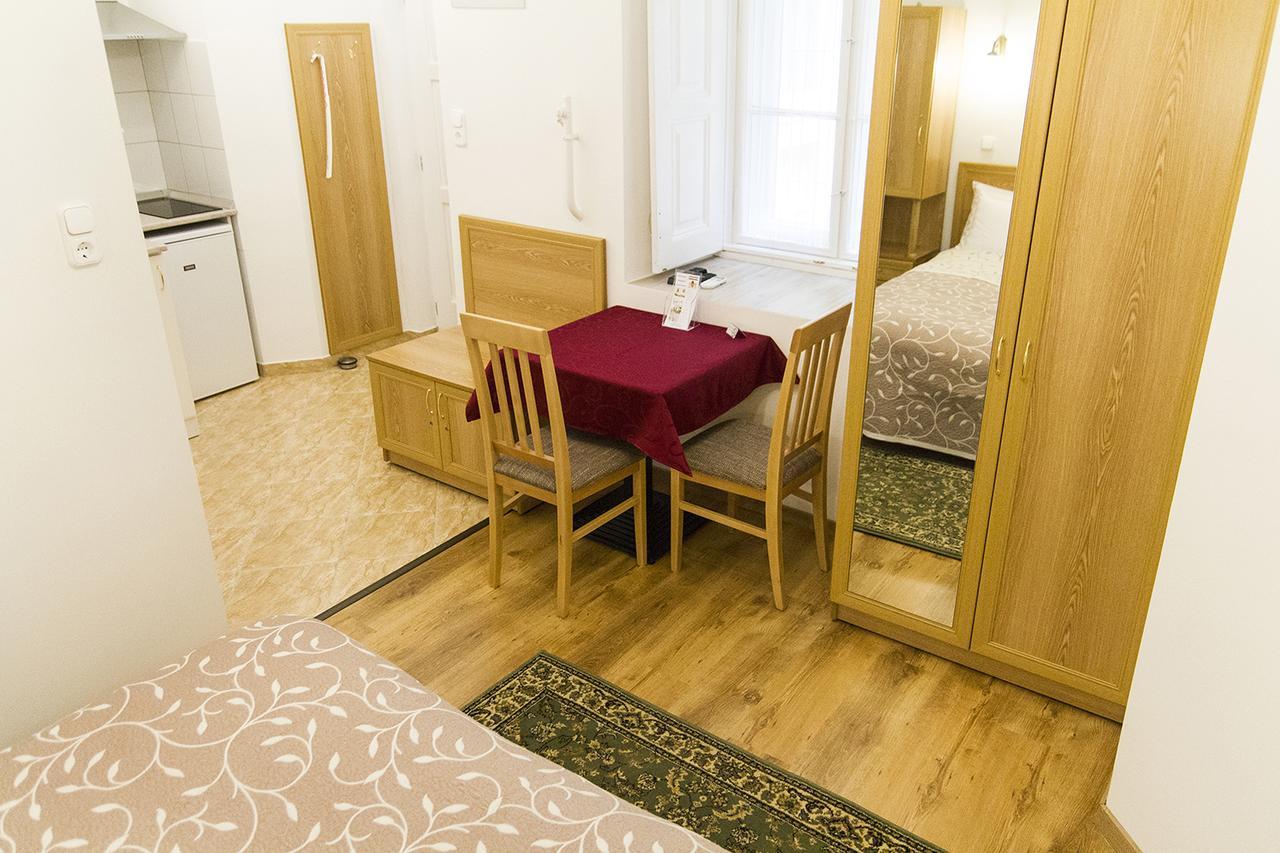 Authentic Akacfa Apartment Budapest Bagian luar foto
