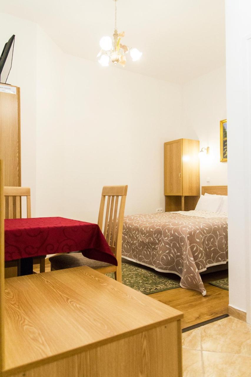Authentic Akacfa Apartment Budapest Bagian luar foto
